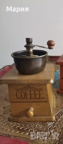 Ретро ръчна кафемелачка 