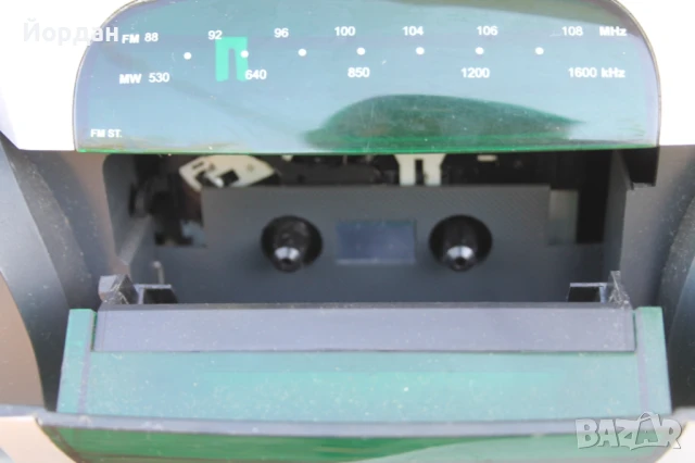 Радио касетофон ''Grundig'' , снимка 12 - Радиокасетофони, транзистори - 50918030
