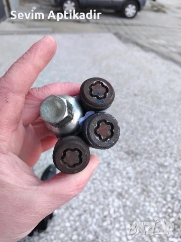 Два модела секретни болтове за BMW 