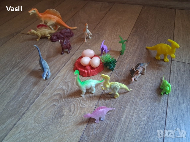 пластмасови фигурки динозаври