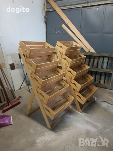 Дървен стелаж от касетки