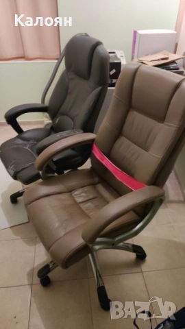 Бюро +  2  офис  стола и монитор , снимка 3 - Столове - 53969613