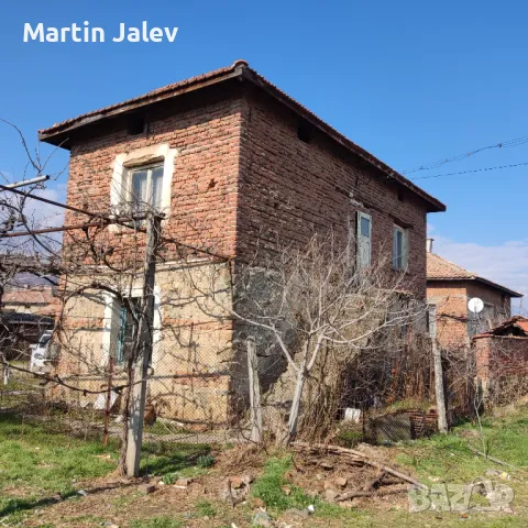 Продавам парцел със къща в село Микрево с ток и вода на два етажа големината на парцела е 840 квадра, снимка 3 - Парцели - 48054847