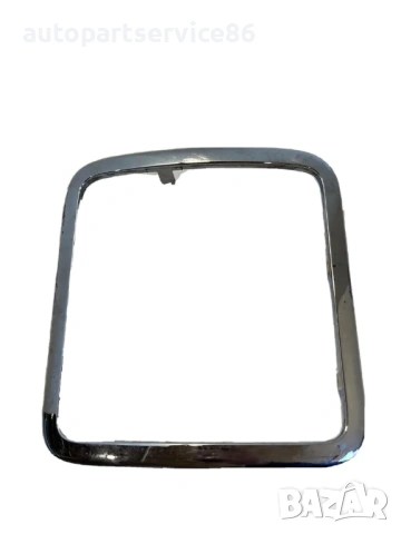 Предна рамка около лоста за предавките за Jeep Commander 3.0 CRD (2010) 35004300 ✅