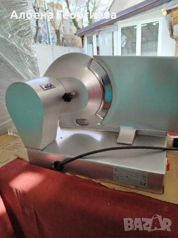 ПРОФЕСИОНАЛНА СЛАЙС МАШИНА VEGA 125 W - 250 mm, снимка 7 - Обзавеждане на кухня - 53824626