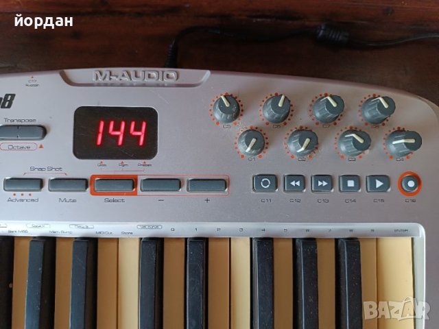 Миди клавиатура M audio , снимка 2 - Синтезатори - 46419745