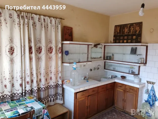 Голяма тухлена двуетажна къща с приземен, тавански етаж и двор в гр. Харманли, снимка 9 - Къщи - 49884994