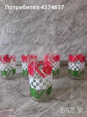 Стъклени, цветни водни чаши