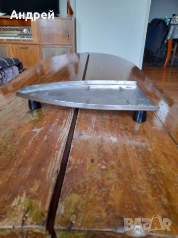 Стара поставка за ютия #10