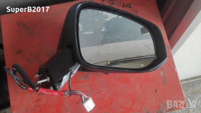 Продавам - оригинално дясно огледало за Тойота Рав 4 2021 г без капачка