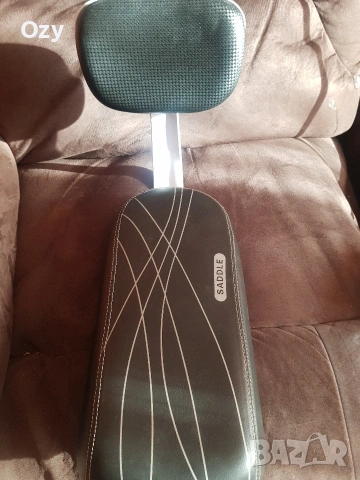 седалка с облегалката подходяща за велосипед с багажник.