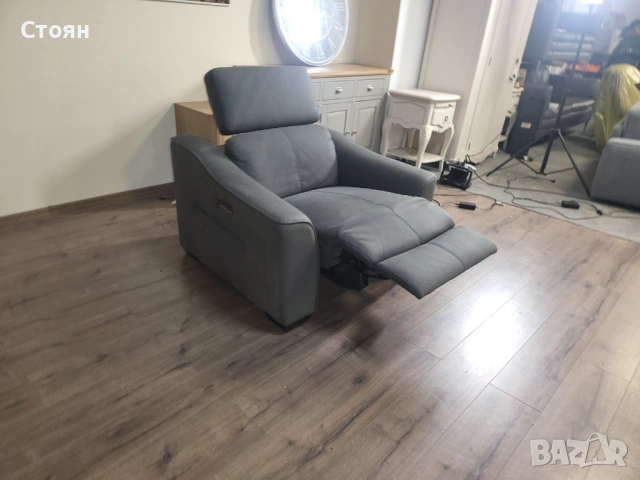 Тъмно сив фотьойл от плат с електрически релаксиращ механизъм, снимка 4 - Дивани и мека мебел - 53700466