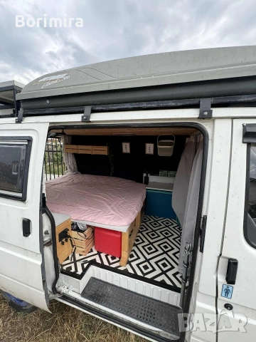 Бус за къмпингуване