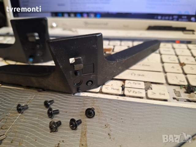 крачета оригинална стойка телевизор LG модел 32LJ500V, снимка 2 - Стойки, 3D очила, аксесоари - 50485080