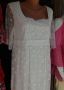 УНИКАЛНО КРАСИВА бяла дантелена рокля с прозрачни дантелени ръкави , снимка 2