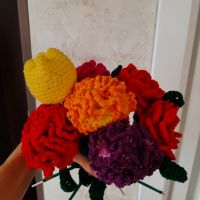 Плетени цветя- рози, лалета, карамфили, снимка 14 - Изкуствени цветя - 45008729