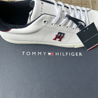 Tommy Hilfiger 43 номер, снимка 2 - Ежедневни обувки - 45055836