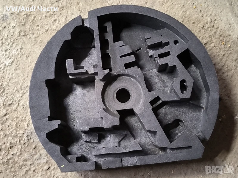 Кора за резервна гума патерица Голф 5 Ауди А3 Пасат Туран VW Golf 5 Audi A3 8P Passat 8P0012109F, снимка 1