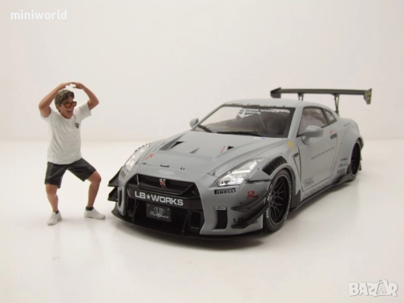 Nissan GT-R R35 Liberty Walk Bodykit Type 2 2024 с фигурка - мащаб 1:18 на Solido е нов в кутия, снимка 1