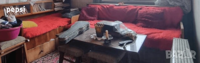 Продавам ретро диван изправен и ретро легло с витринки., снимка 2 - Антикварни и старинни предмети - 53199145