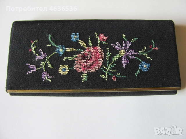 30-те Аксесоар-ръчна бродерия, огледало и гребенче, снимка 6 - Портфейли, портмонета - 52440278