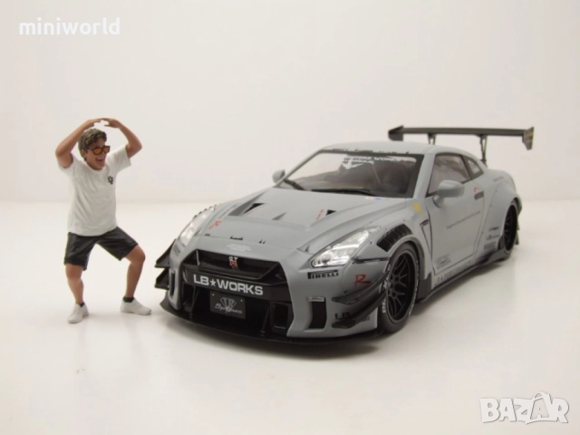 Nissan GT-R R35 Liberty Walk Bodykit Type 2 2024 с фигурка - мащаб 1:18 на Solido е нов в кутия