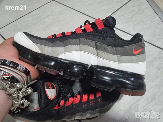 Nike Air Vapormax 95 Уникални! номер40, снимка 13 - Маратонки - 46925012