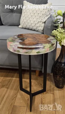 Ръчно изработена холна маса от дърво и епоксидна смола с вградени цветя, метална основа, снимка 2 - Декорация за дома - 49748933