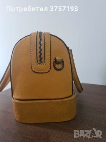 Малка дамска чанта в цвят горчица, снимка 3 - Чанти - 46063371