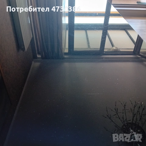 Продавам комплект стъклена маса (130х80) с 4 стола(еко кожа), снимка 3 - Маси - 53386930