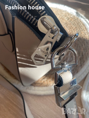 Givenshy дамска чанта, снимка 3 - Чанти - 52801511