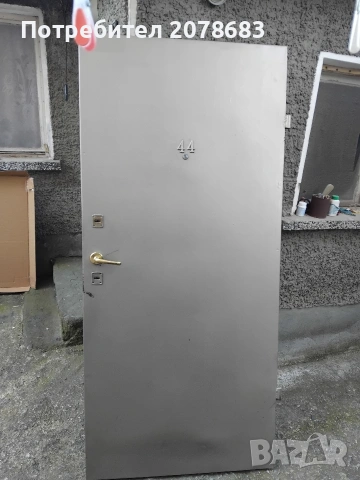 Продавам метална врата с каса