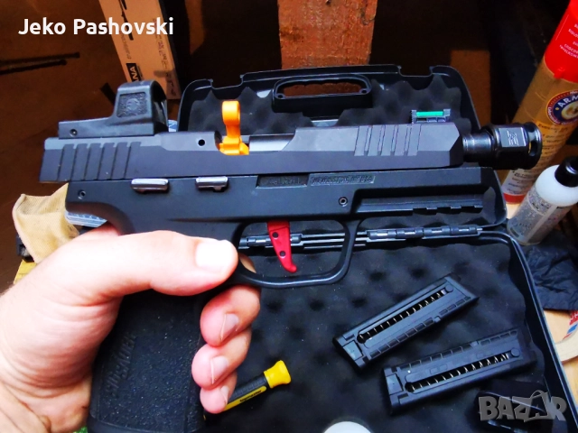 Продавам пистолет Sig Sauer P322, снимка 3 - Бойно оръжие - 51810717