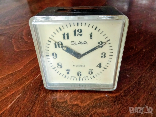 SLAVA СЛАВА Настолен часовник с будилник СССР USSR 11 камъка 11 jewels