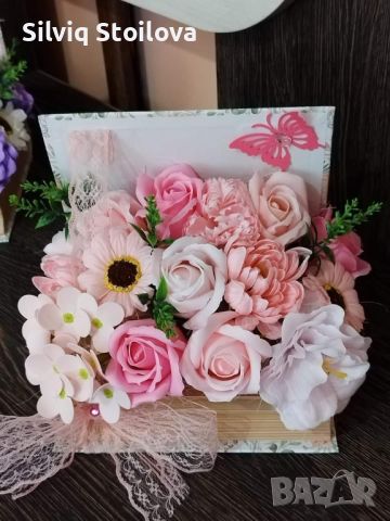 Кутии книги със сапунени цветя в розово и лилаво, снимка 5 - Подаръци за жени - 45496092