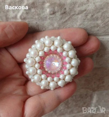 Ръчно изработена брошка Маршмелоу 