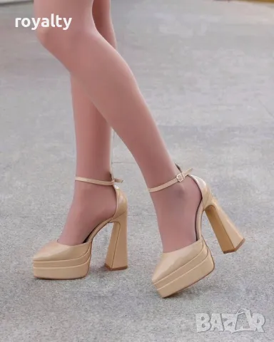 Сандали на ток - бежов лак 