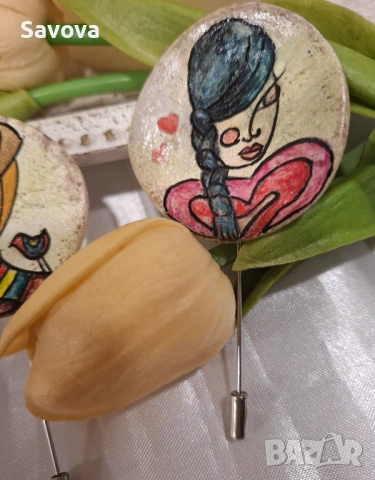 Брошки "Трите дами", снимка 4 - Ръчно изработени сувенири - 53078327