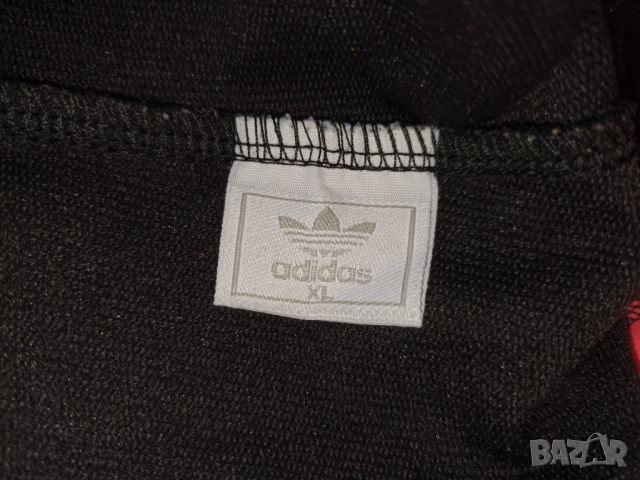 Adidas XL- Къси  оригинални панталонки от трико в черно и неонови бродерии, снимка 8 - Къси панталони и бермуди - 46398930
