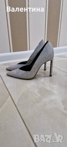 Сребристи обувки Bershka 35 номер