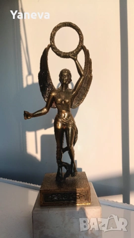 Бронзова скулптура с мраморен постамент на Виктория , богиня на победата , снимка 7 - Статуетки - 53977117