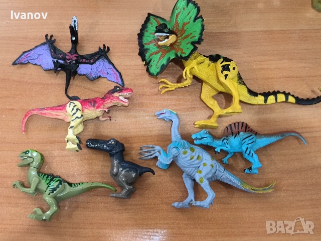Лот играчки динозаври