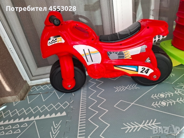 Продавам червен детски мотор.