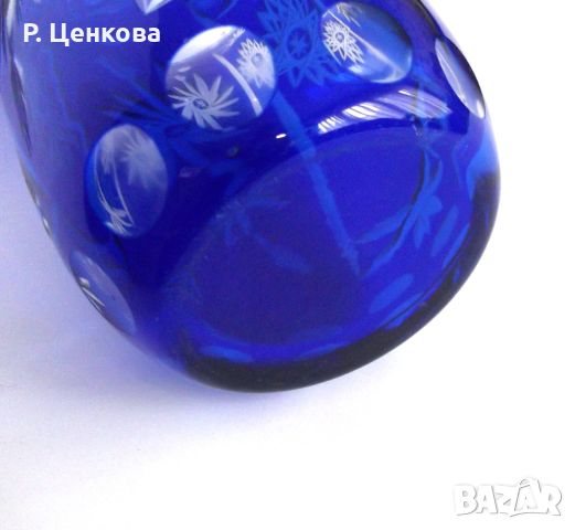 Голяма кобалтово синя кристална ваза, "cut to clear". Височина 26,5 см, диаметър при отвора 17 см., снимка 8 - Вази - 45338089