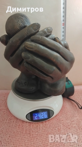 Авторска скулптура бебе във ръце, снимка 6 - Антикварни и старинни предмети - 52788778