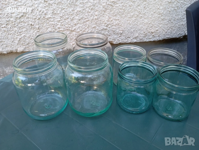 Стъклени буркани и бутилки