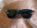 Слънчеви очила със синя рамка