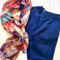 Love Moschino оригинален елегантен панталон и цветен шал, снимка 4 - Панталони - 45046618
