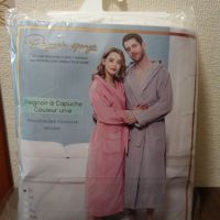 Нов бял хавлиен халат с качулка за баня - S размер, снимка 1 - Хавлиени кърпи - 45343724