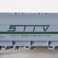 Саморазтоварващ се вагон Uas STIV DB HO 1:87 Rivarossi 2129, снимка 1 - Колекции - 46191957